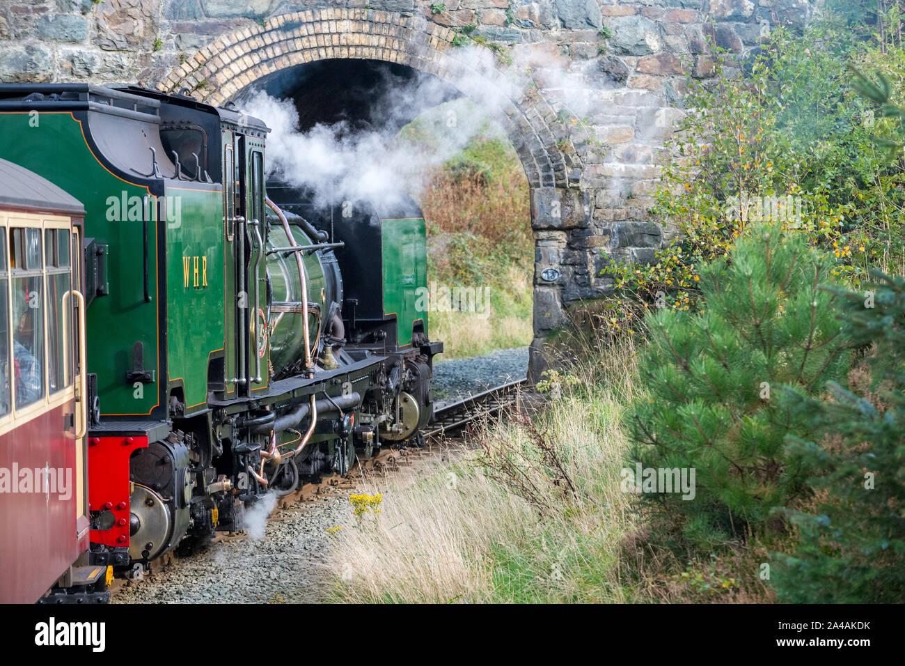 Ex South African Railways NGG 16 Klasse Garratt in grünen Lackierung, die auf den Ffestiniog und Welsh Highland Railway, North Wales, UK Stockfoto
