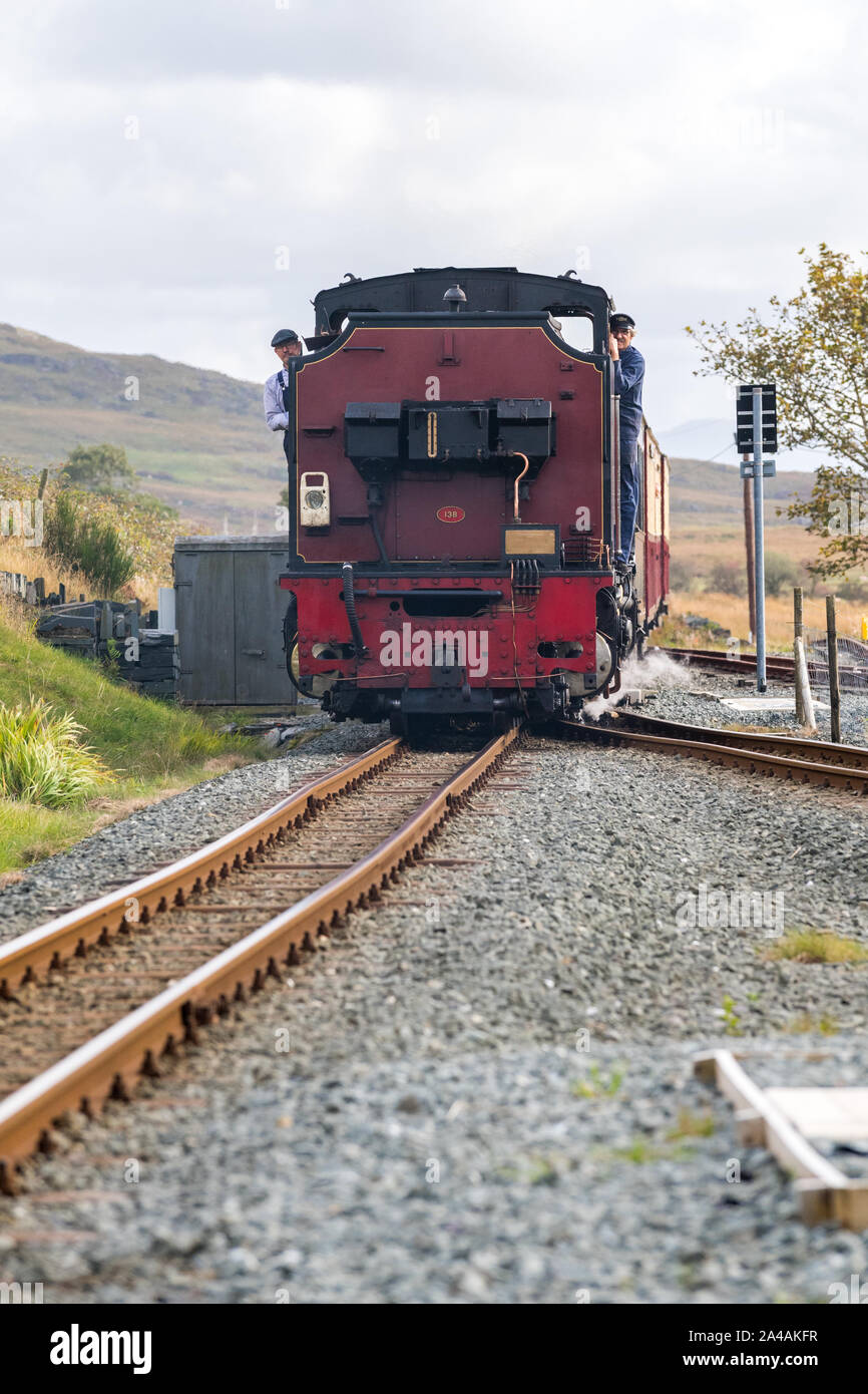 Ex South African Railways NGG 16 Klasse Garratt, rote Lackierung, die auf den Ffestiniog und Welsh Highland Railway, North Wales, UK Stockfoto