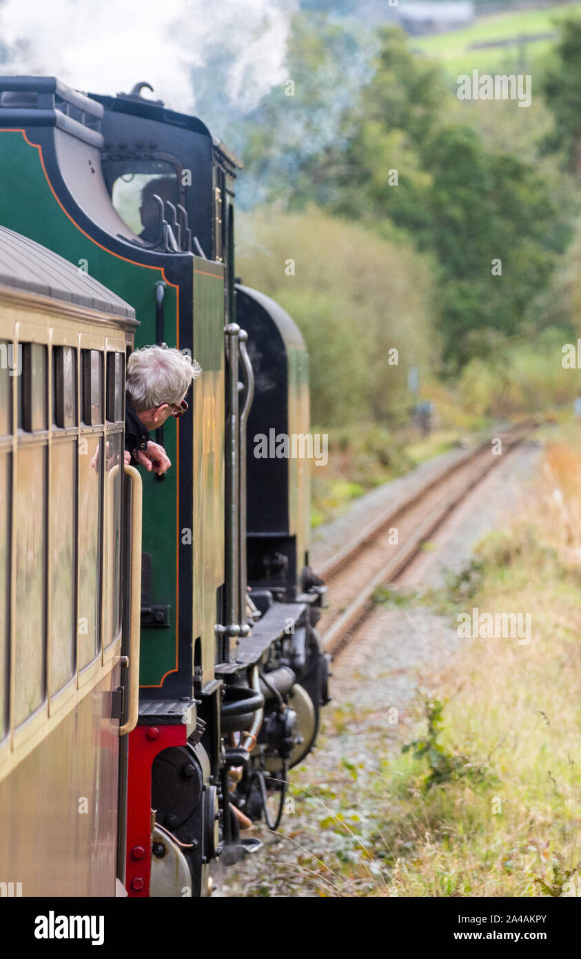 Ex South African Railways NGG 16 Klasse Garratt in grünen Lackierung, die auf den Ffestiniog und Welsh Highland Railway, North Wales, UK Stockfoto