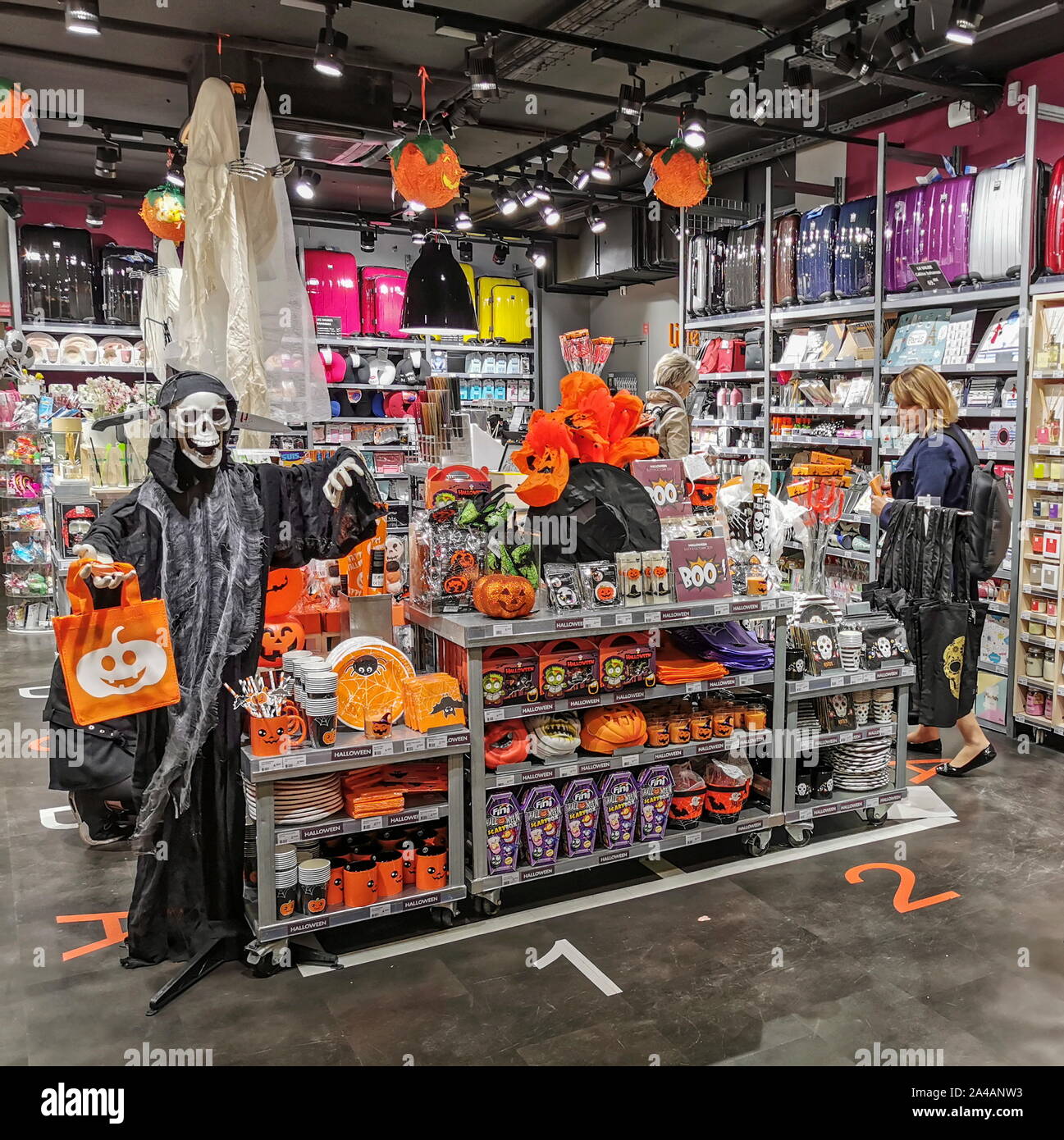 Halloween items -Fotos und -Bildmaterial in hoher Auflösung – Alamy