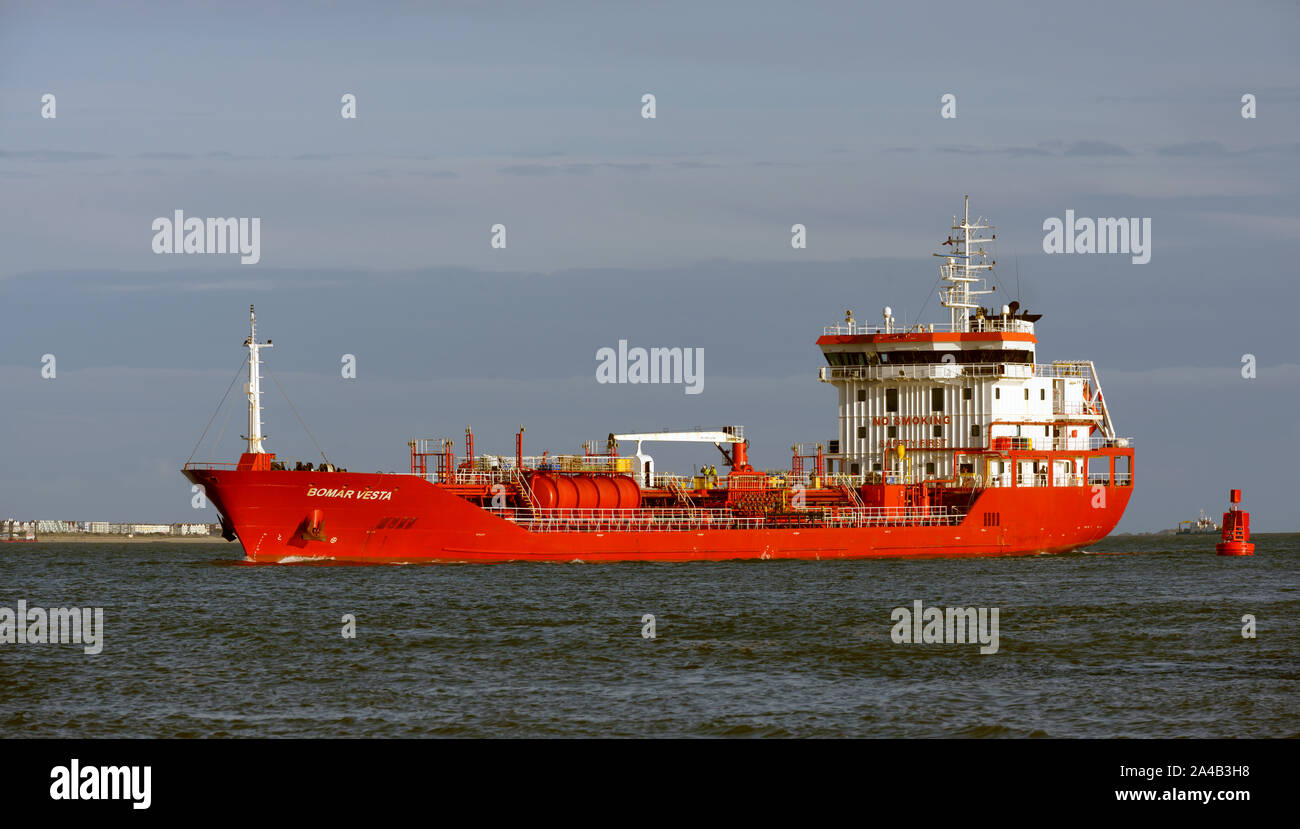 MV Bomar Vesta ein Öl-/Chemikalientanker durch Hellespont Steamship in Southampton, Southampton, Hampshire, England, Großbritannien Besitz Stockfoto