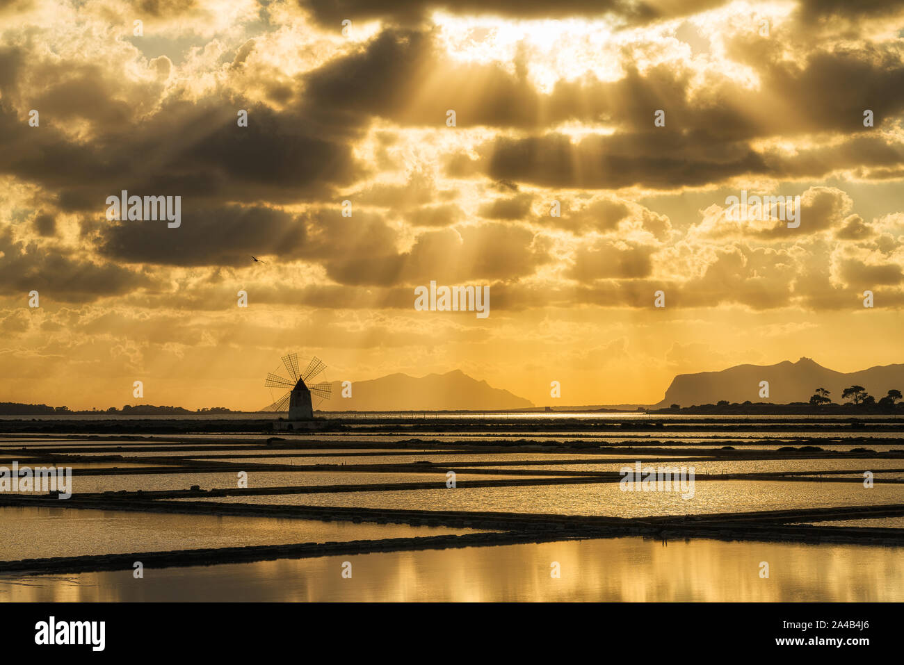 Sonnenuntergang in den Naturpark der "aline dello Stagnone', in der Nähe von Marsala und Trapani, Sizilien. Stockfoto