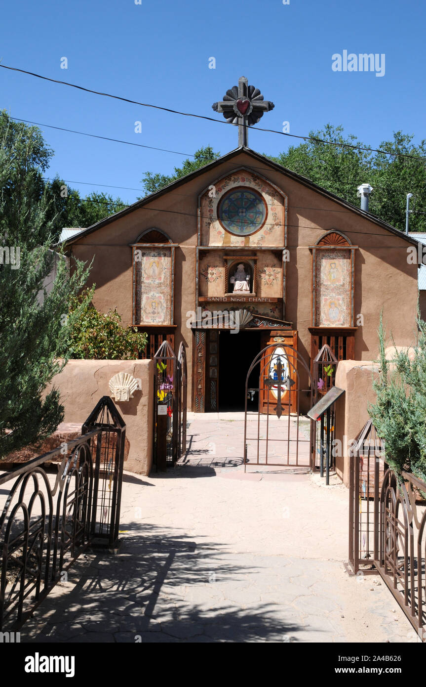 Die Santo Nino de Atocha Kapelle (Kapelle) der Kinder im El Santuario De Chimayo, New Mexico. Die Kapelle stammt aus dem Jahr 1856. Stockfoto