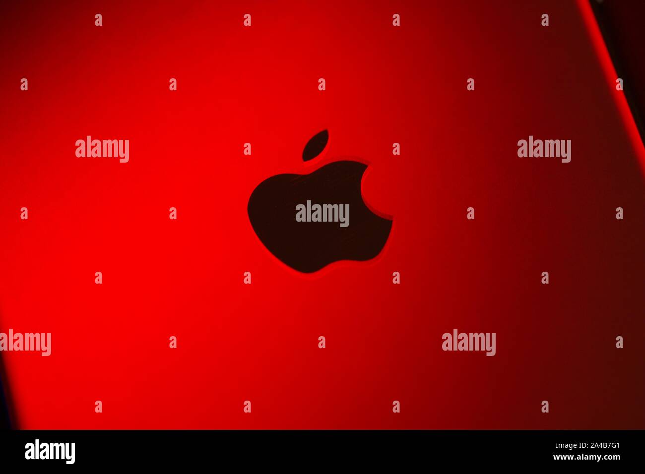 Apple Logo auf der Rückseite des iPhone 11. Stockfoto