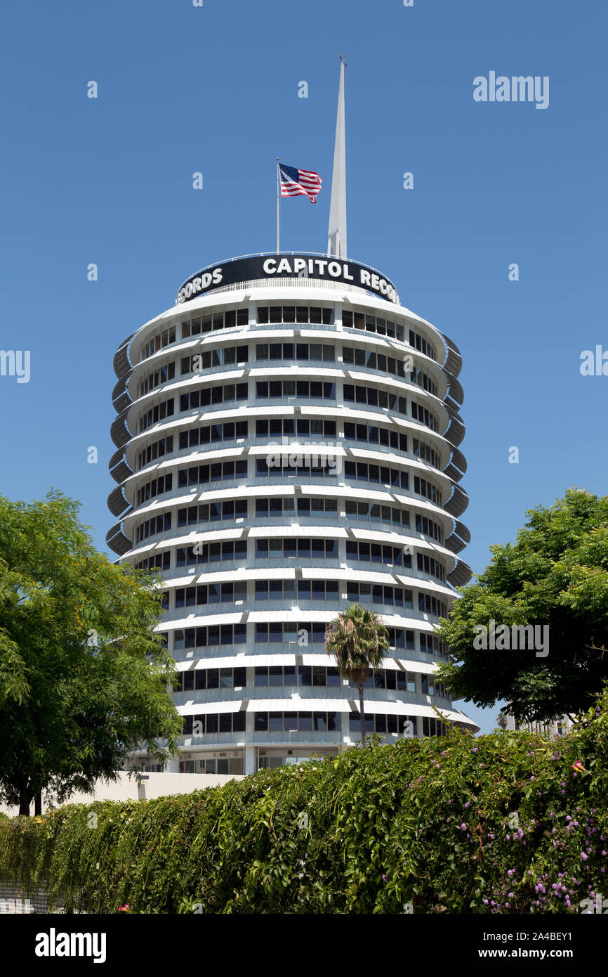 Das Capitol Records Turm, ein Wahrzeichen in der Nähe der Ecke Hollywood und Weinstock, Los Angeles, Kalifornien Stockfoto