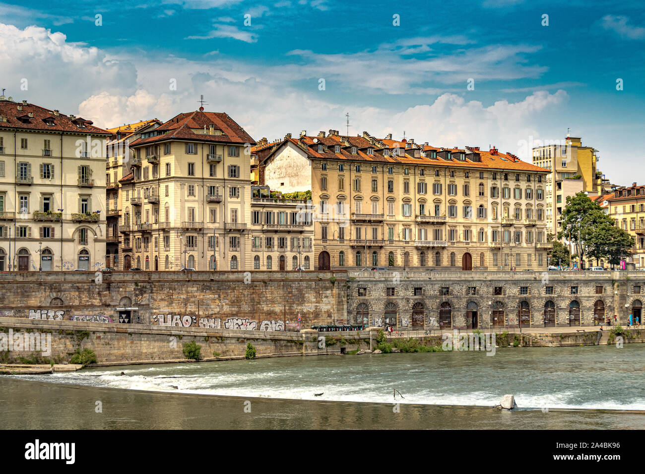 Die eleganten Gebäude von Piazza Vittorio Veneto aus über dem Fluss Po in Turin, Italien Stockfoto