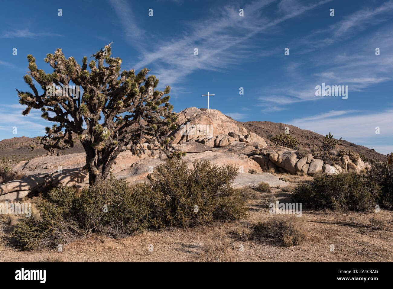 Die Mojave Memorial Cross und Kriegerdenkmal in der Nähe der Geisterstadt Cima in der Mojave National Preserve in Kalifornien Stockfoto