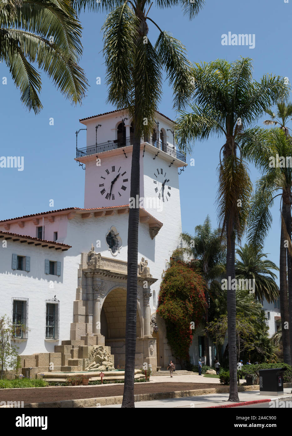 Das Santa Barbara County Courthouse ist bei 1100 Anacapa Street in der Innenstadt von Santa Barbara, Kalifornien Stockfoto