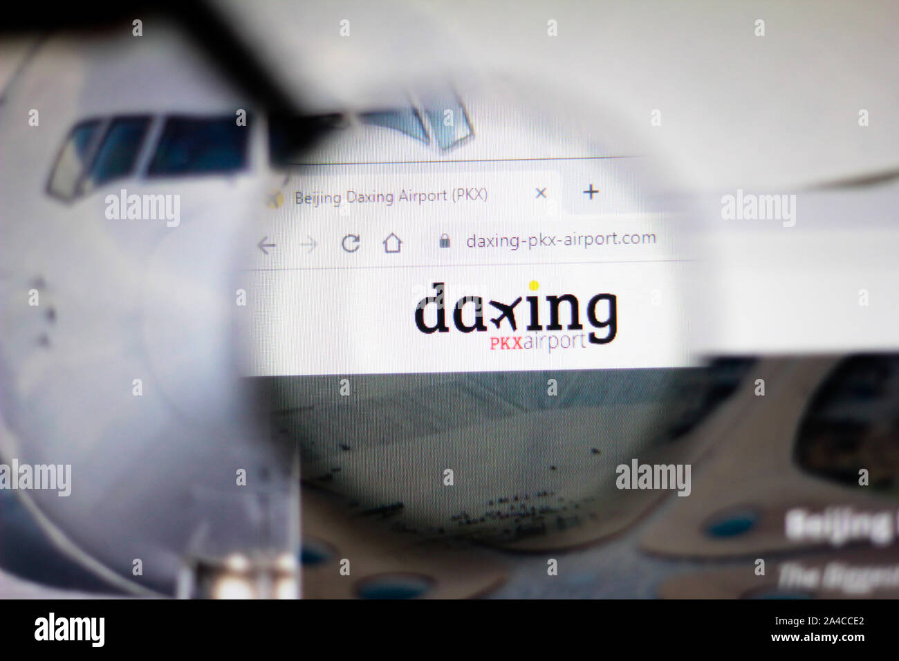 In dieser Abbildung die Homepage der Pekinger Daxing International Airport website ist zu sehen auf dem Bildschirm des Computers angezeigt. Stockfoto