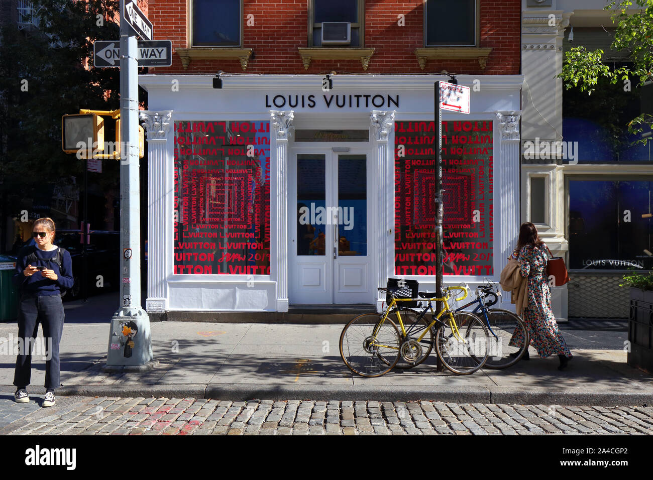 Louis Vuitton, 116 Greene Street, New York, NY. aussen Storefront eines französischen luxury goods Store im Viertel SoHo in Manhattan. Stockfoto