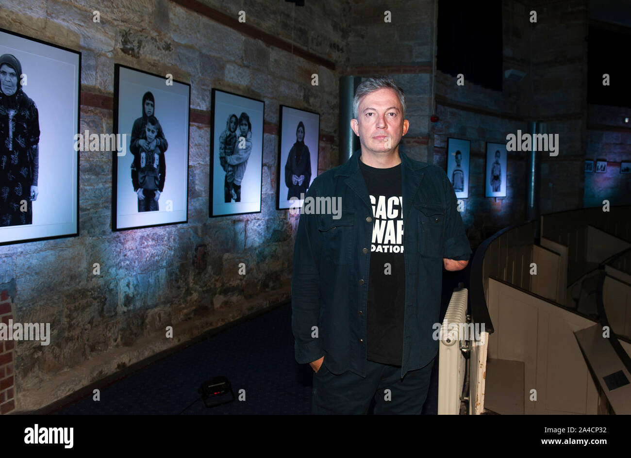 Giles Duley, ein englischer Portrait und dokumentarischen Fotograf und Autor. Er ist am besten bekannt für seine Arbeit dokumentieren die langfristigen Auswirkungen des Krieges. Er ist CEO der NGO Erbe des Krieges Foundation, und Aktivist für die Rechte von Menschen mit Behinderungen durch Konflikt verursacht. Stockfoto