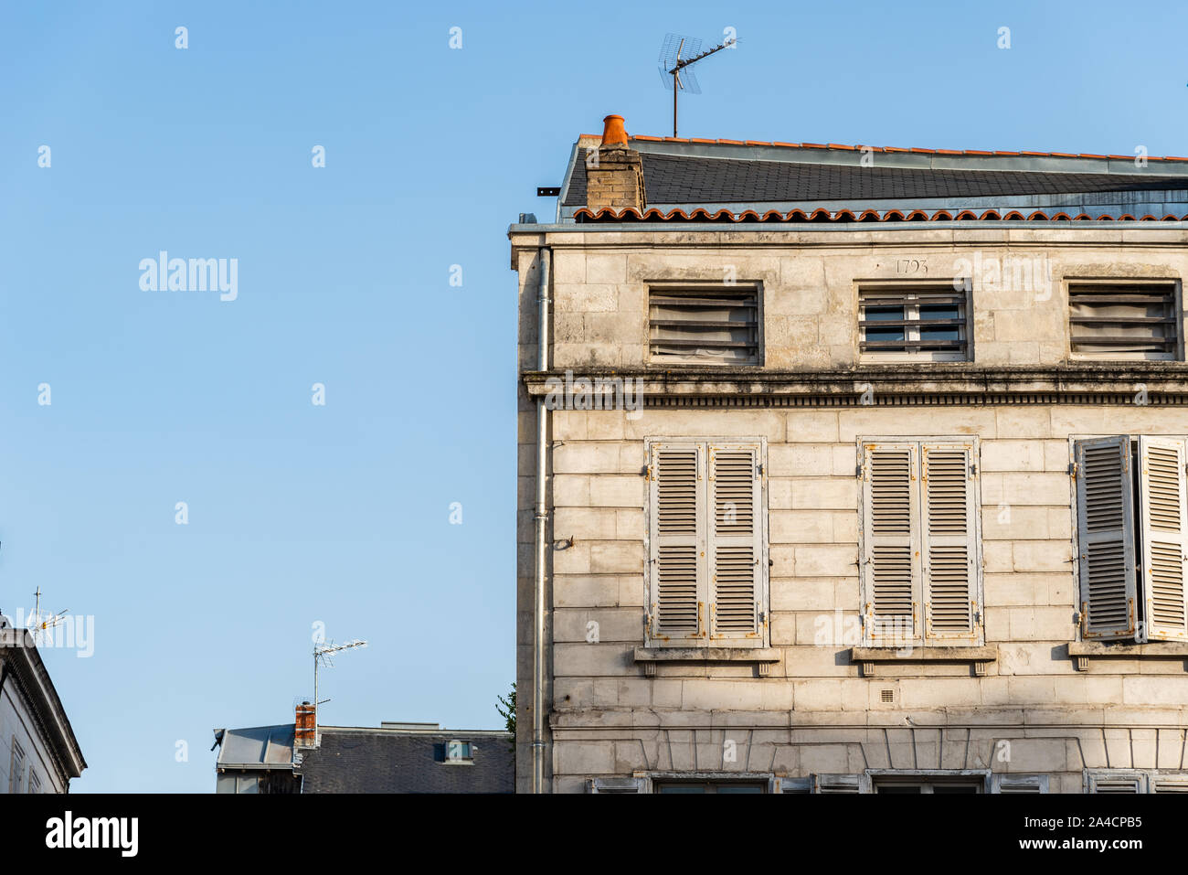 Dekadenten alten Wohngebäude in der Altstadt von La Rochelle, Frankreich Stockfoto