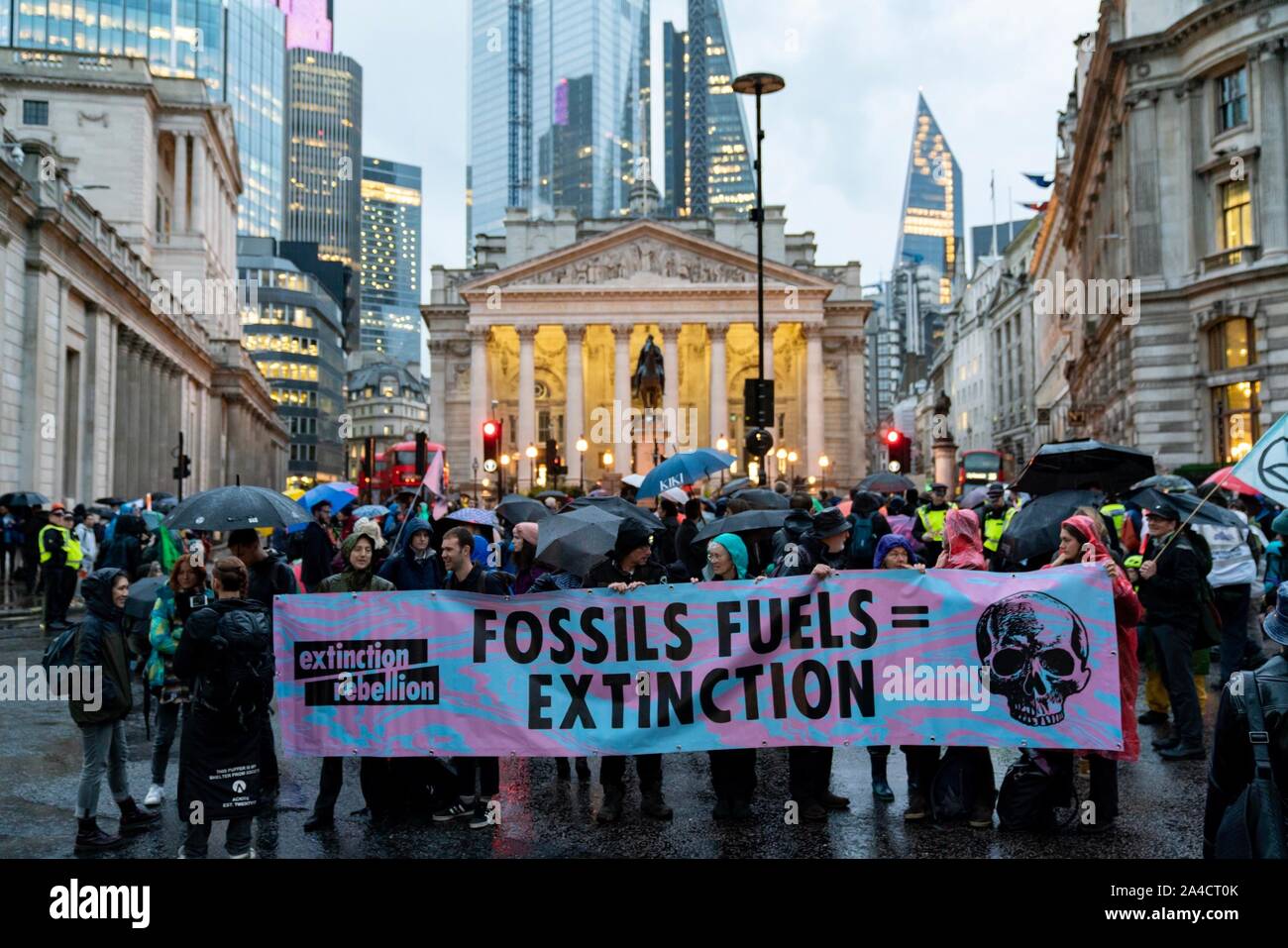 London, Großbritannien. 14 Okt, 2019. Aussterben Rebellion Demonstranten, die sich in Bank Junction, City of London, London, Großbritannien. Quelle: Wladimir Morosow/akxmedia. Stockfoto