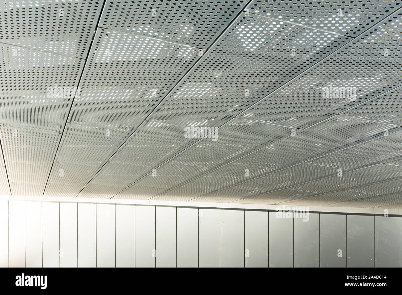Aluminium Ceiling Panels Stockfotos Aluminium Ceiling
