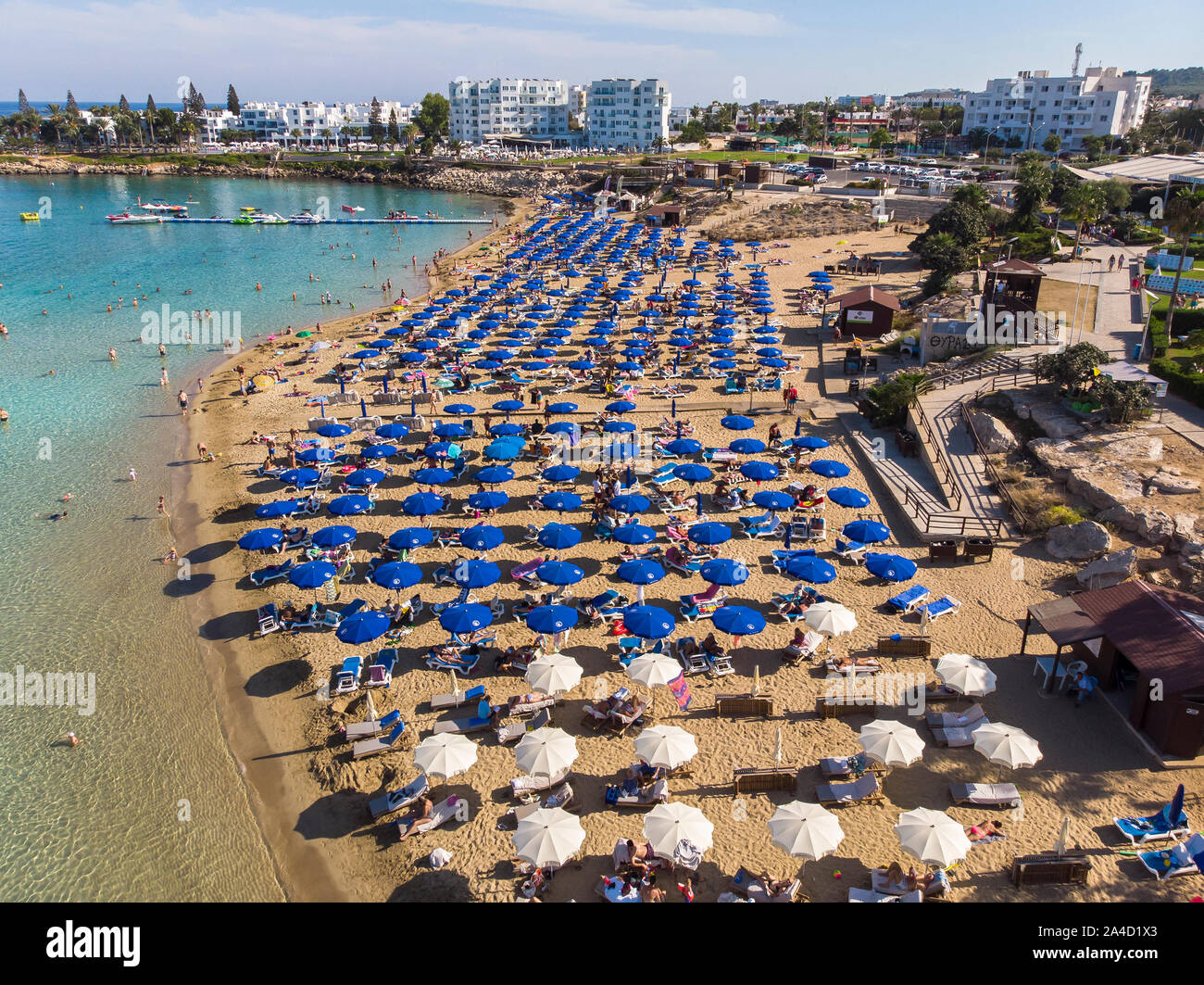 Protaras, Zypern - Oktober 11. 2019 der berühmte Feigenbaum Strand der Stadt Stockfoto