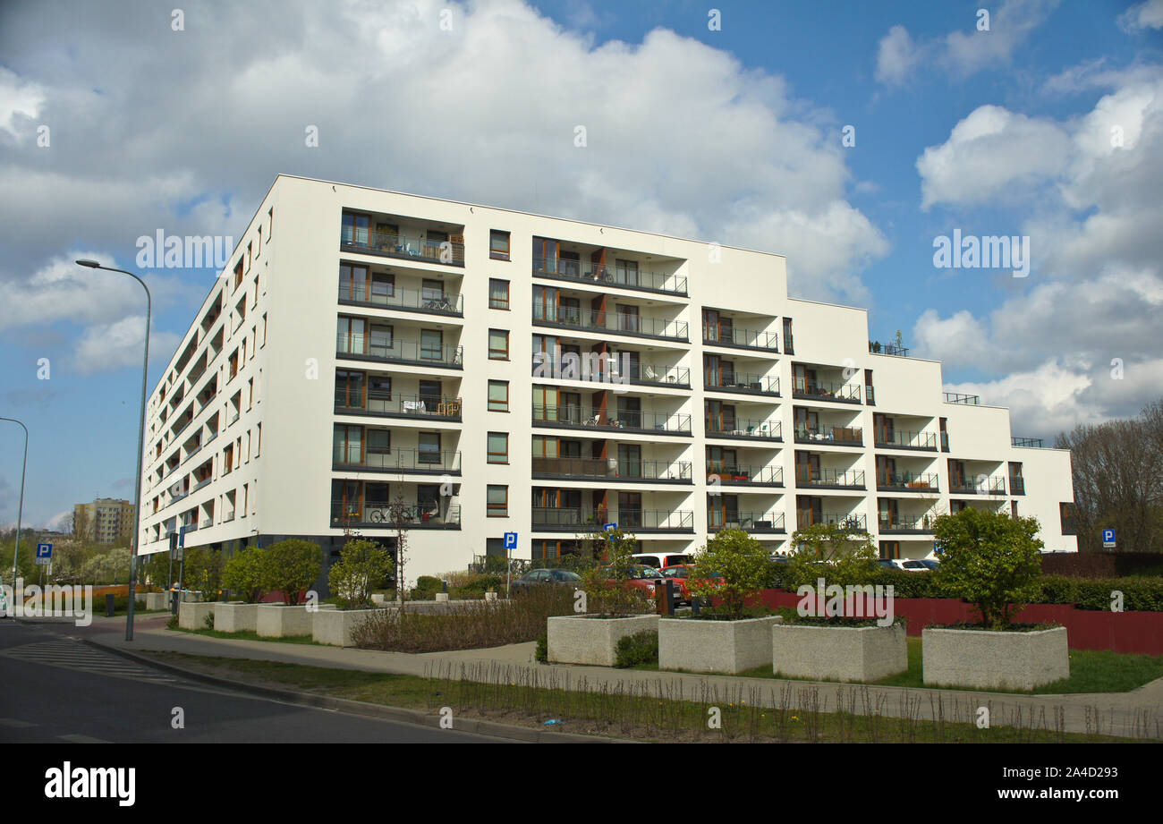 Warschau, Polen. 22. April 2019. Moderne, luxuriöse Wohnung, Gebäude in Warschau Goclaw Stockfoto
