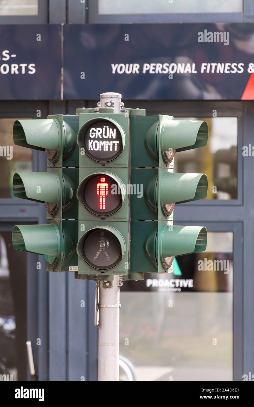 Ampel in Münster, Anzeige für Fußgänger, die grüne kommt, Stockfoto