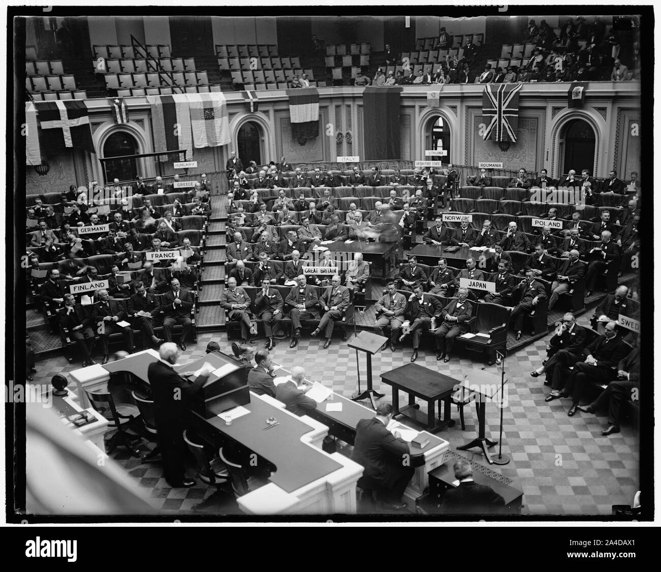 Die Eröffnung der 23. Konferenz der Interparlamentarischen Union, 1. Oktober 1925 im Repräsentantenhaus, United States Capitol Building. Das Bild wird gezeigt, von der Presse Galerie während der Begrüßung durch Staatssekretär Frank B. Kellogg Stockfoto