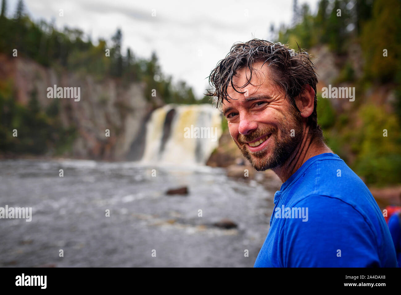 Man wäscht sich die Haare in einem Fluss, United States Stockfoto