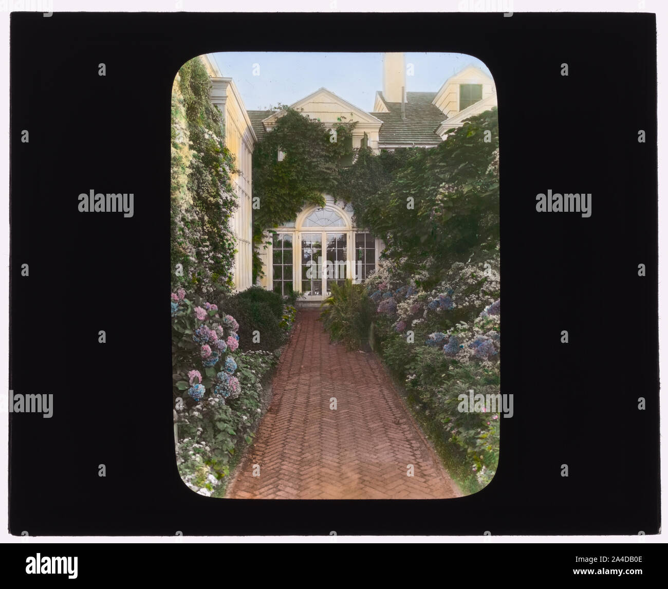 [Der Obstgarten, James Lawrence Breese House, 151 Hill Street, Southampton, New York. Wintergarten Eingang] Stockfoto