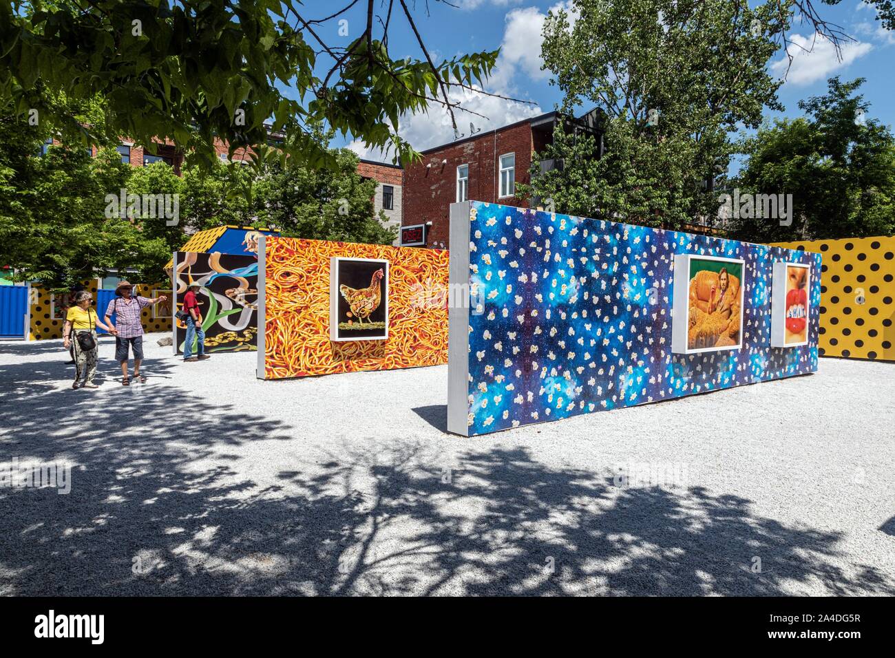 Fotoausstellung im Gay Village, RUE SAINTE-CATHERINE, MONTREAL, QUEBEC, KANADA Stockfoto