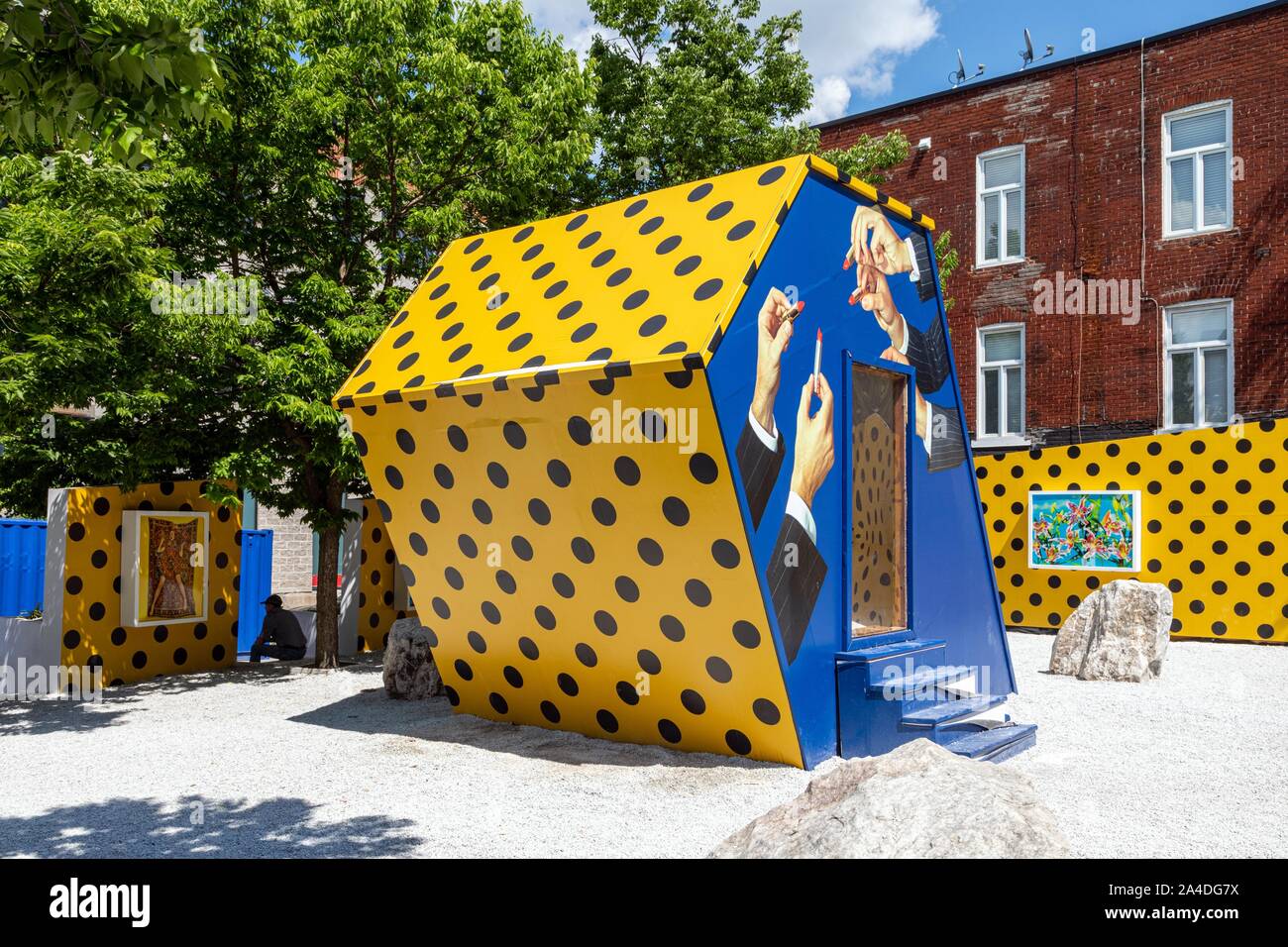 Fotoausstellung im Gay Village, RUE SAINTE-CATHERINE, MONTREAL, QUEBEC, KANADA Stockfoto