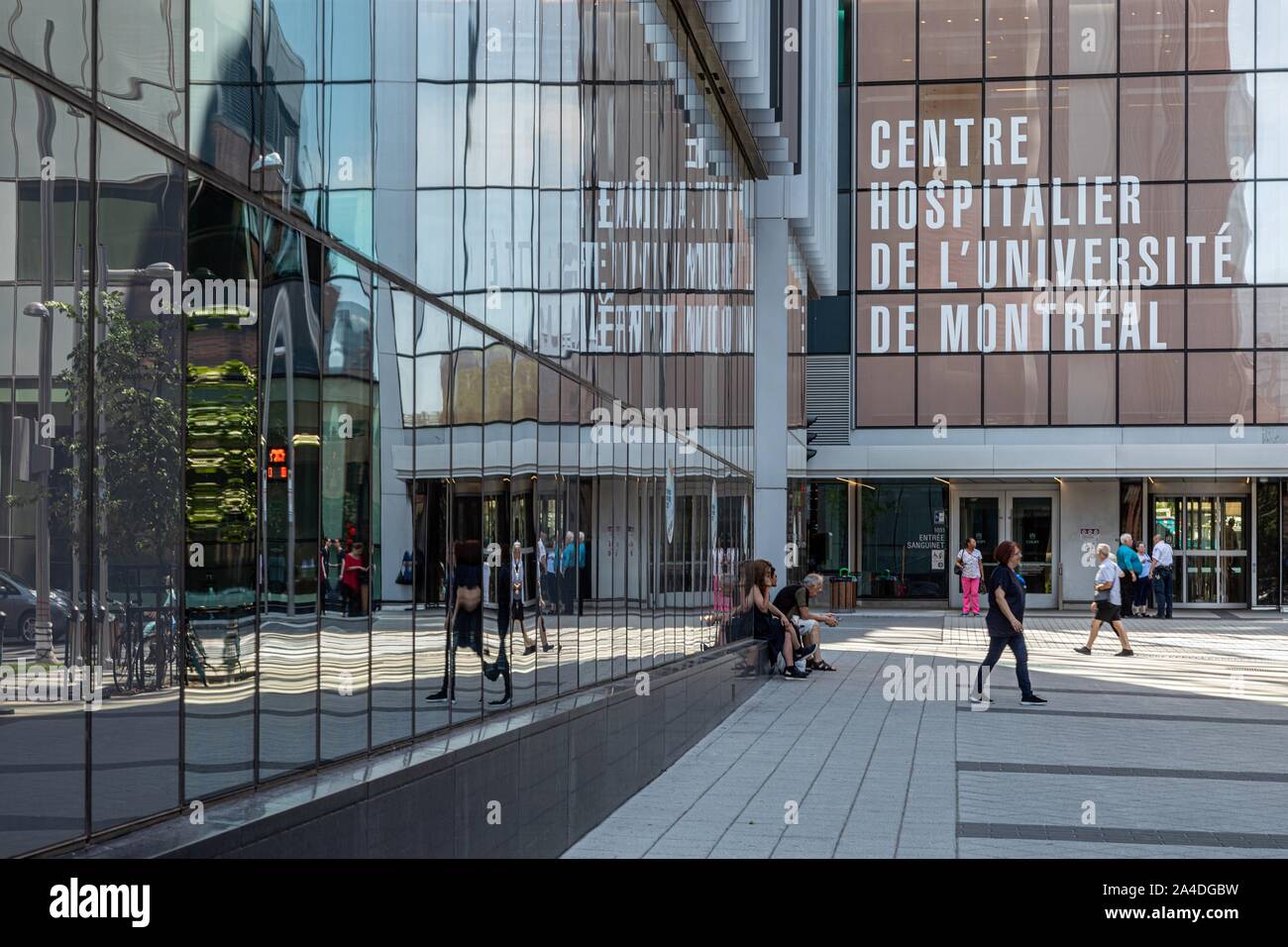 Eingang AN DER UNIVERSITÄT MONTREAL, HEALTH CENTER (CHUM), RUE SANGUINET, MONTREAL, QUEBEC, KANADA Stockfoto