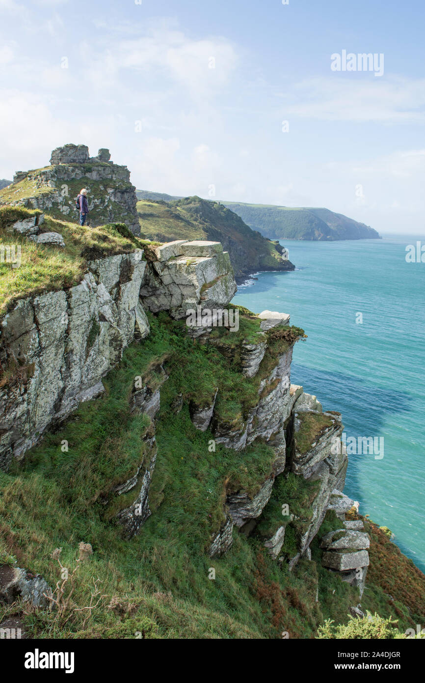 Castle Rock aus South West Coast Path, Tarka Trail, Lynton, Devon, September gesehen. Stockfoto