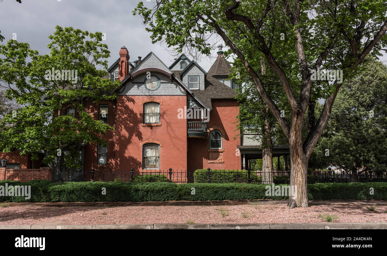 Der rote Sandstein 1891 Alexander König Haus mit Carpenter Gothic Detaillierung, von Meilen McGrath in Pueblo, Colorado gebaut Stockfoto