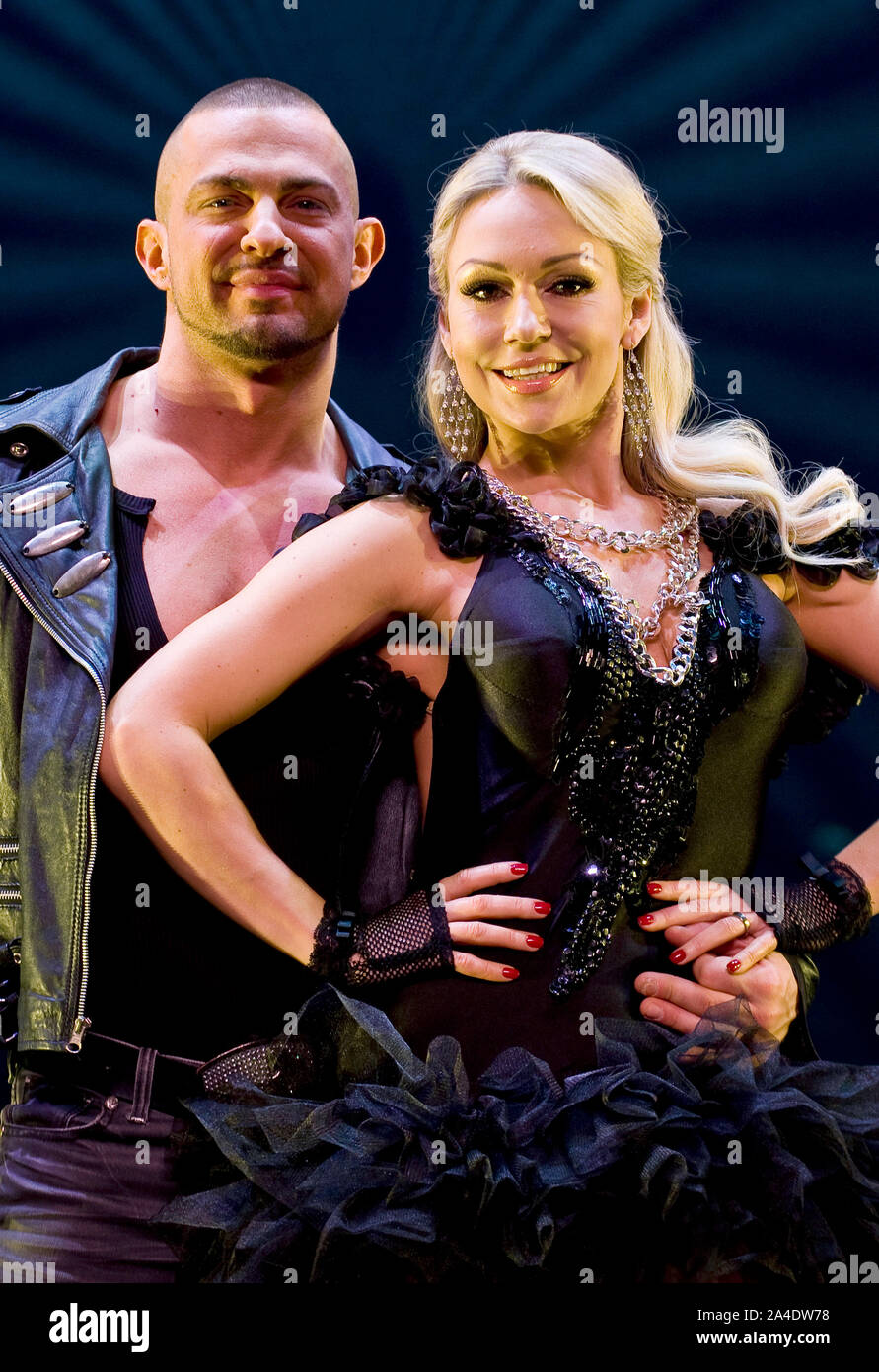 Foto muss Gutgeschrieben © Jeff Spicer/Alpha Presse 076997 07/03/2013 Robin Windsor und Kristina Rihanoff am Brennen die Etage Theater Photocall gehalten an der Shaftesbury Theatre in London. Stockfoto