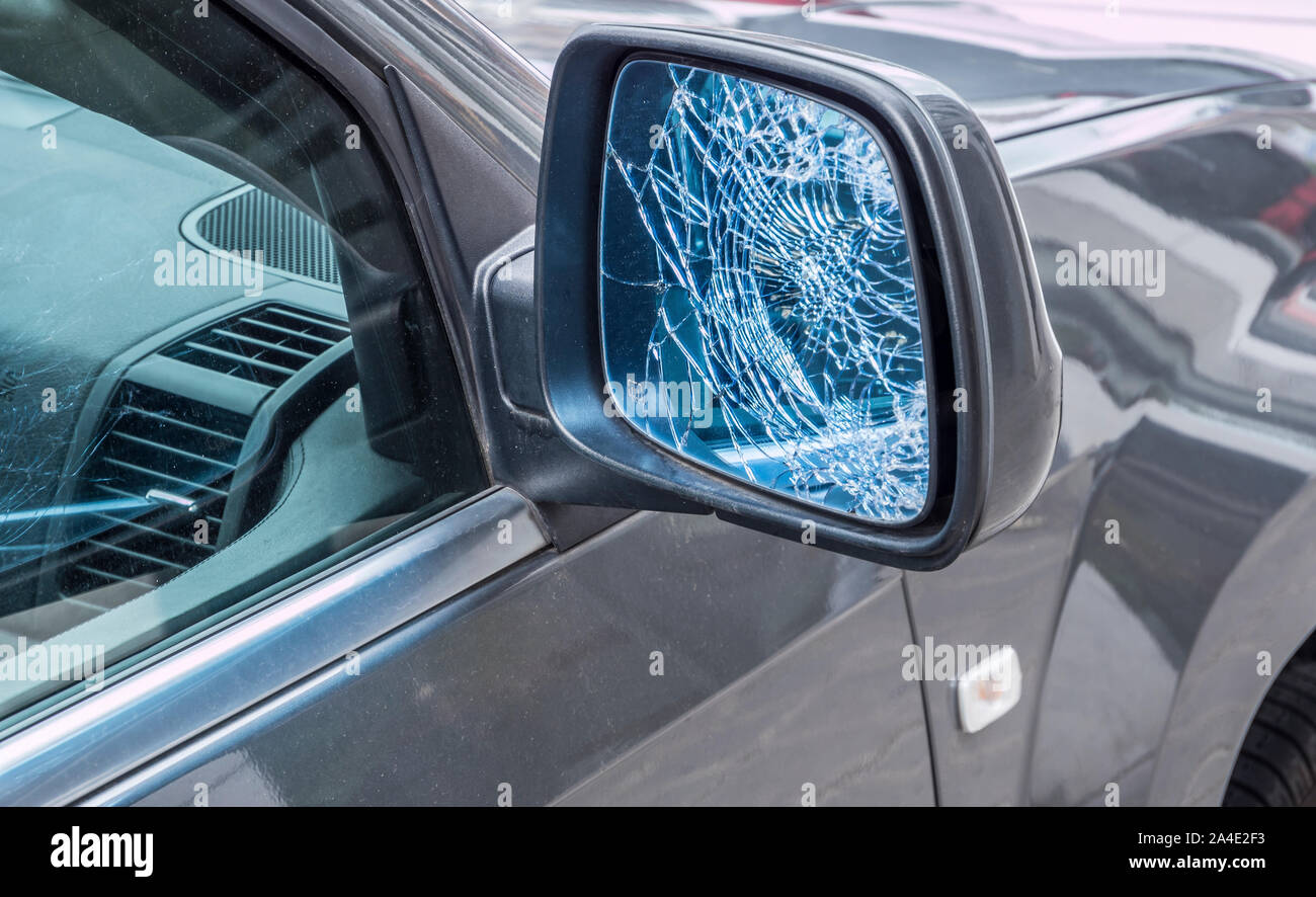 Außenspiegel auto -Fotos und -Bildmaterial in hoher Auflösung – Alamy