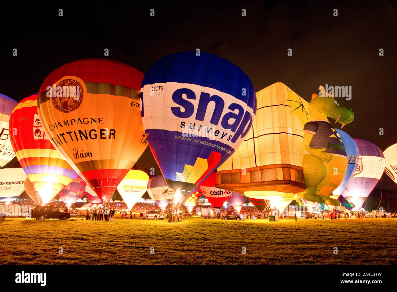 Abendlicht Anzeige der Heißluftballons. Bristol International Balloon Fiesta Stockfoto