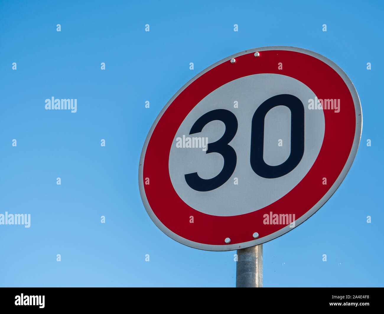 30 Street Sign in Deutschland Stockfoto