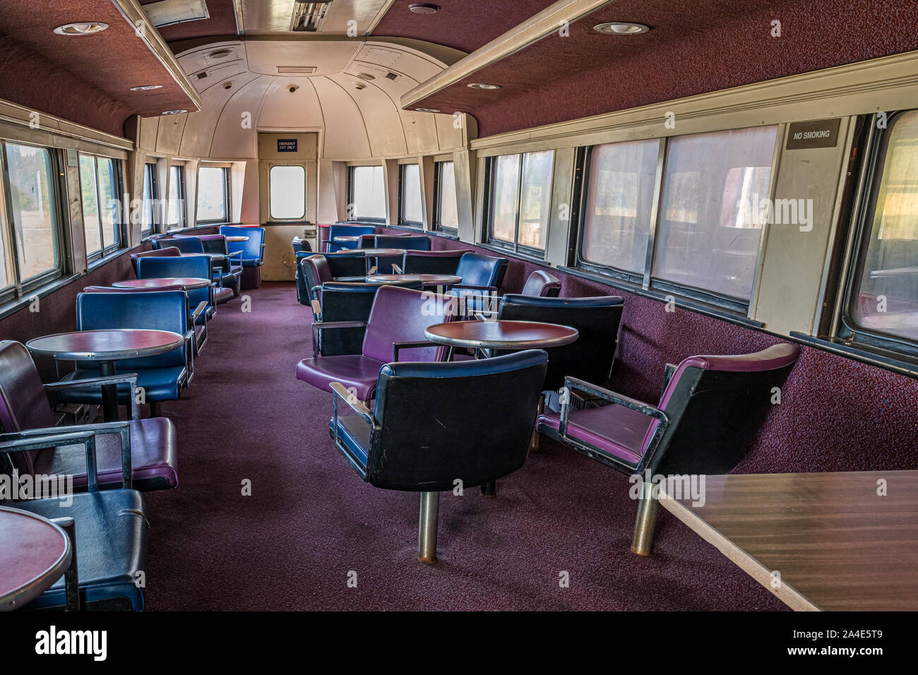 Bar Auto auf der Bahn Stockfoto