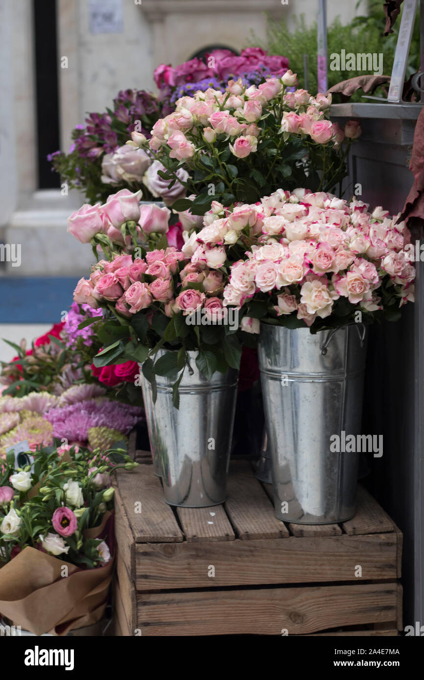 50 Stück Blumenverpackungstaschen Rosa Mit Band – 43,2 X 27,9 Cm | Kunststoff-Hüllen Für Sträuße | Für Muttertag, Hochzeit, Geburtstag
