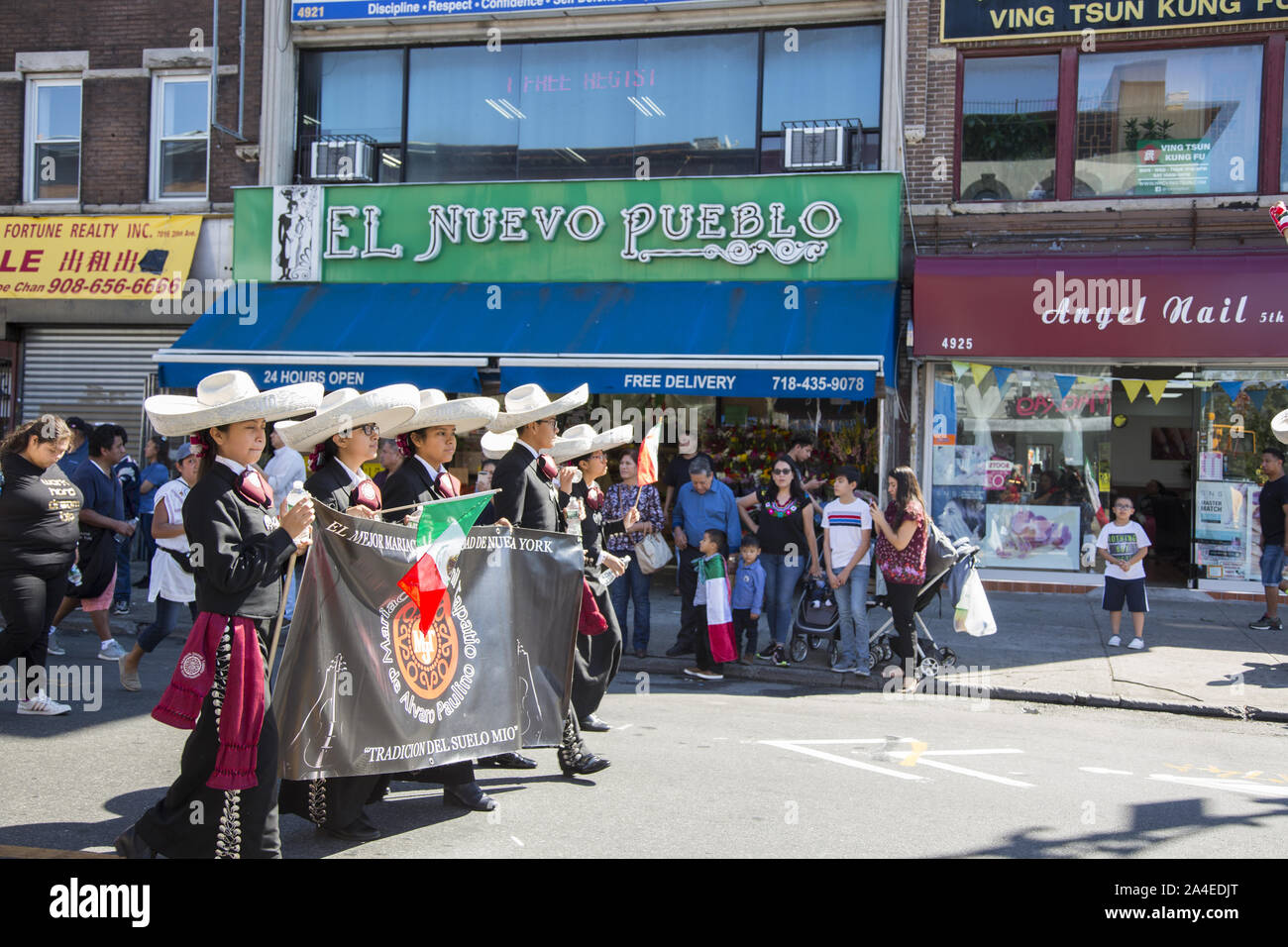 Die mexikanische Independence Day Parade in Sunset Park, Brooklyn, NY, einem Viertel mit einer großen mexikanischen und der hispanischen Bevölkerung aus anderen Lateinamerikanischen Ländern. Stockfoto