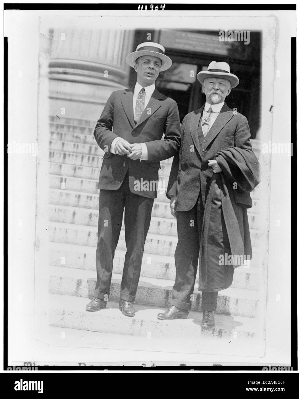Theodore Roosevelt, Jr. auf Schritte mit Charles Lathrop Pack, volle Länge Porträts Stockfoto