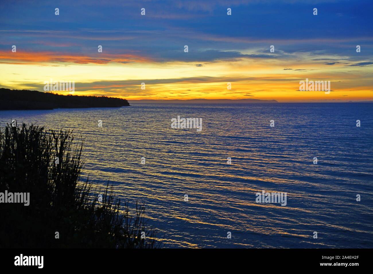 Sonnenuntergang über dem Minas Basin in der Bucht von Fundy, Nova Scotia, Kanada Stockfoto