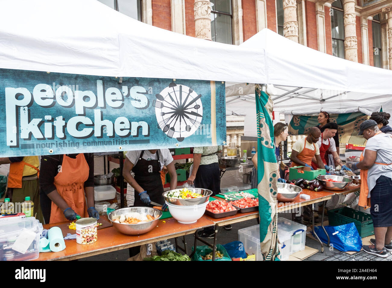 Die Völker Küche: Drehen Speisereste in die Feste. London, Großbritannien. Essen Abfallrecycling. Stockfoto