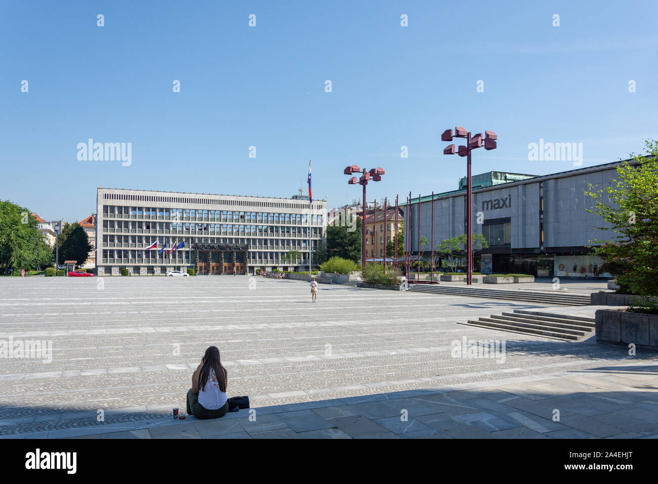 Blick auf den Platz, die Gebäude der Nationalversammlung, Platz der Republik (Trg Republike), Ljubljana, Slowenien Stockfoto