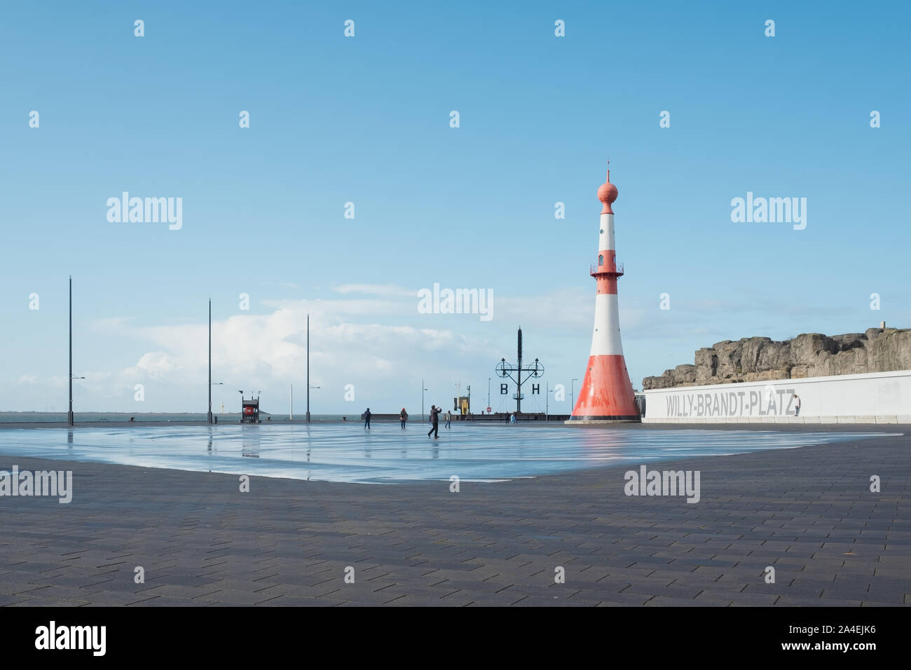 Bremerhaven, den 10. Oktober 2019: Willi Brent Square und alten Leuchtturm Stockfoto