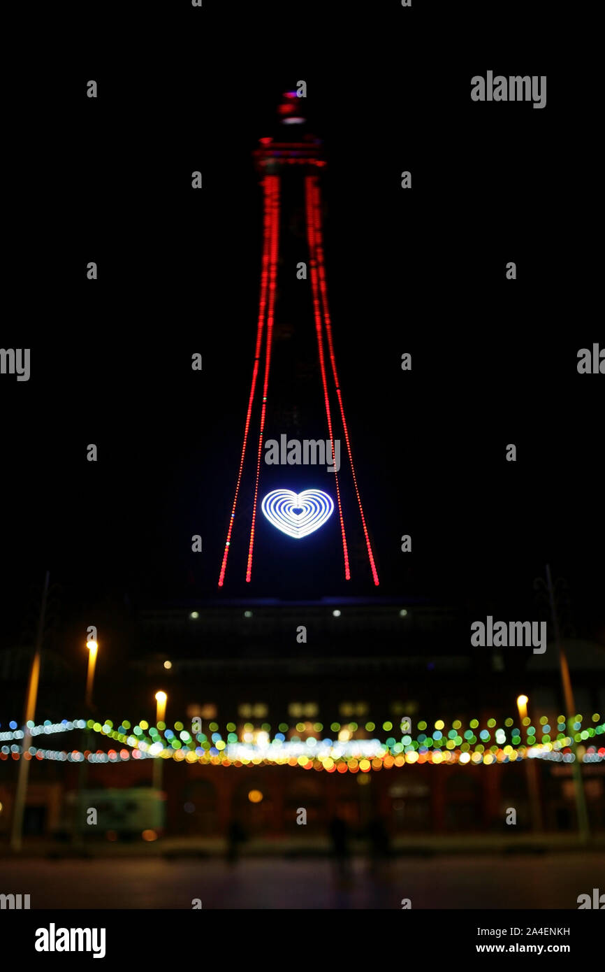 Blackpool Tower, UK, bei Nacht. Stockfoto