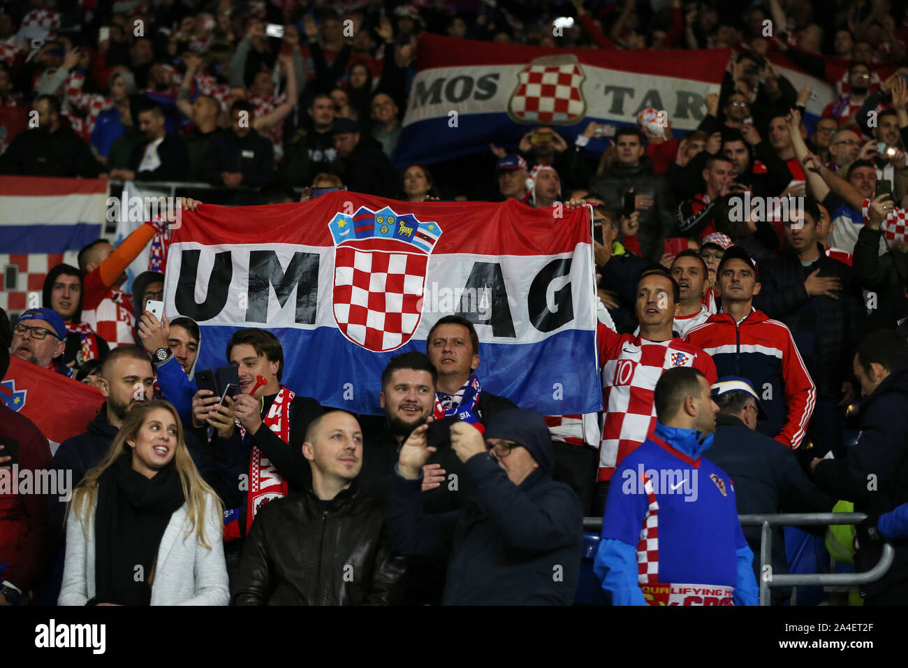 Cardiff, Großbritannien. 13 Okt, 2019. Kroatien Fans auf. UEFA Euro 2020 Qualifier match, Wales v Kroatien in Cardiff City Stadium in Cardiff, South Wales am Sonntag, den 13. Oktober 2019. pic von Andrew Obstgarten/Andrew Orchard sport Fotografie/Alamy live Nachrichten Leitartikel nur mit der Credit: Andrew Orchard sport Fotografie/Alamy leben Nachrichten Stockfoto