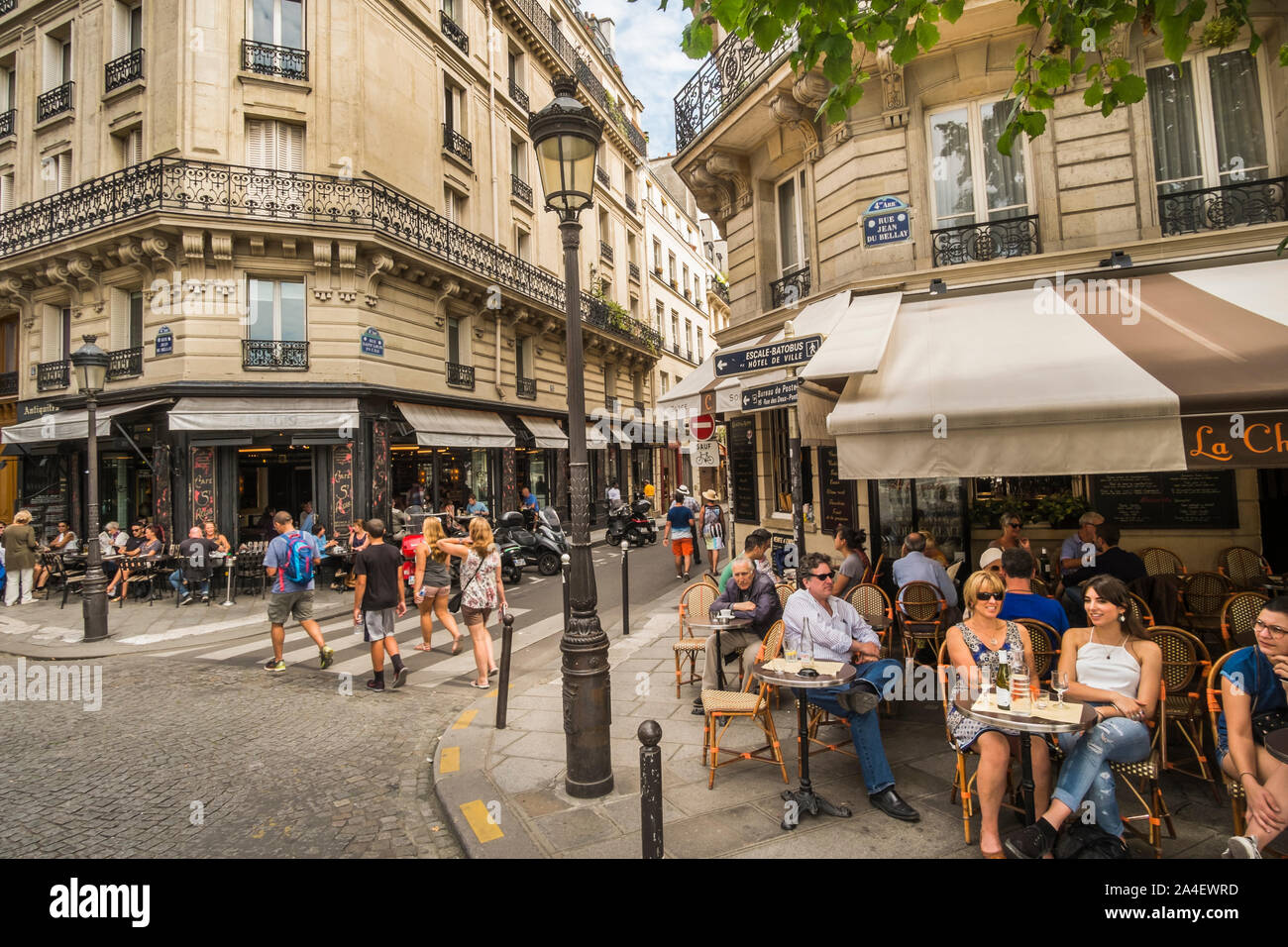 Street Scene Ile Saint Louis, an der Ecke der Rue Jean Du Bellay, rue Saint Louis-en l'Ile Stockfoto