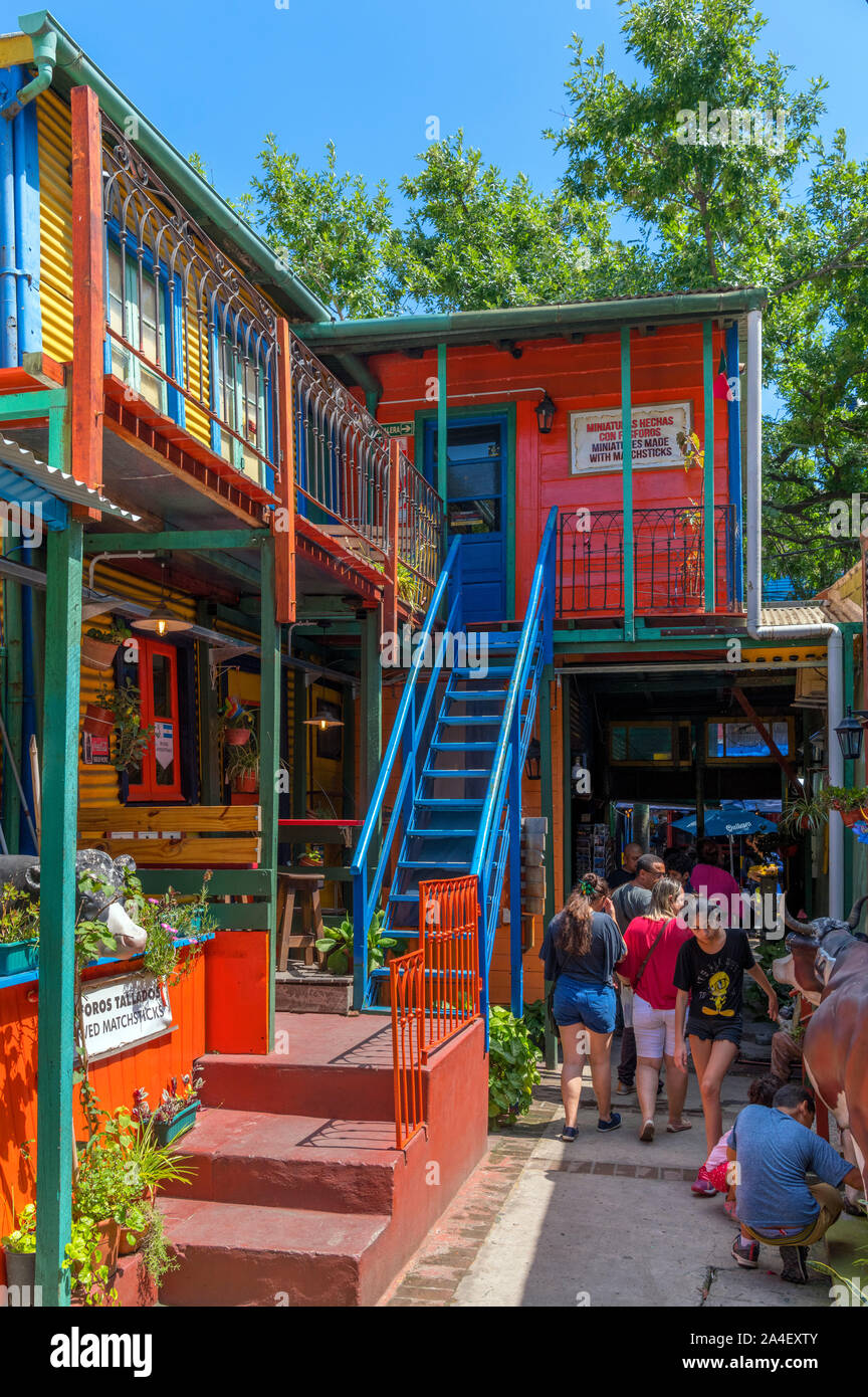 Kleine Kunsthandwerksläden aus Magallanes, El Caminito, La Boca, Buenos Aires, Argentinien Stockfoto