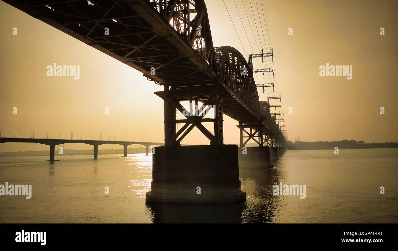 Hardinge Brücke, eine stählerne Eisenbahnbrücke über den Fluss Padma. Stockfoto