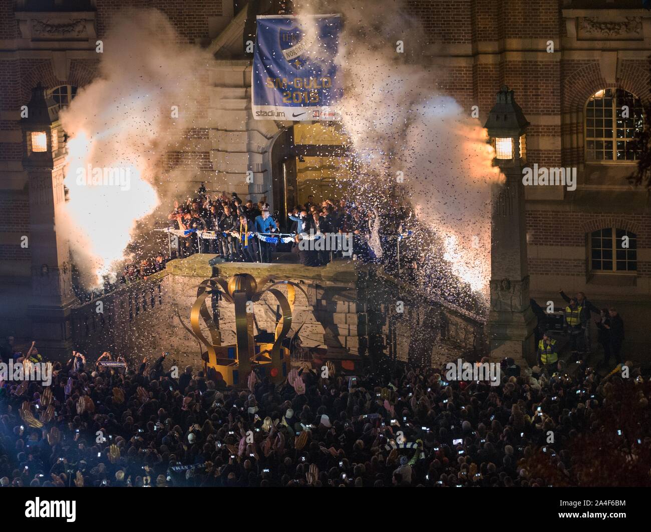 Über 20.000 Fans auf dem deutschen Marktplatz in Norrköping feierte die gold Helden des IFK Norrköping nach der Schwedischen Gold im Fußball. Foto Jeppe Gustafsson Stockfoto