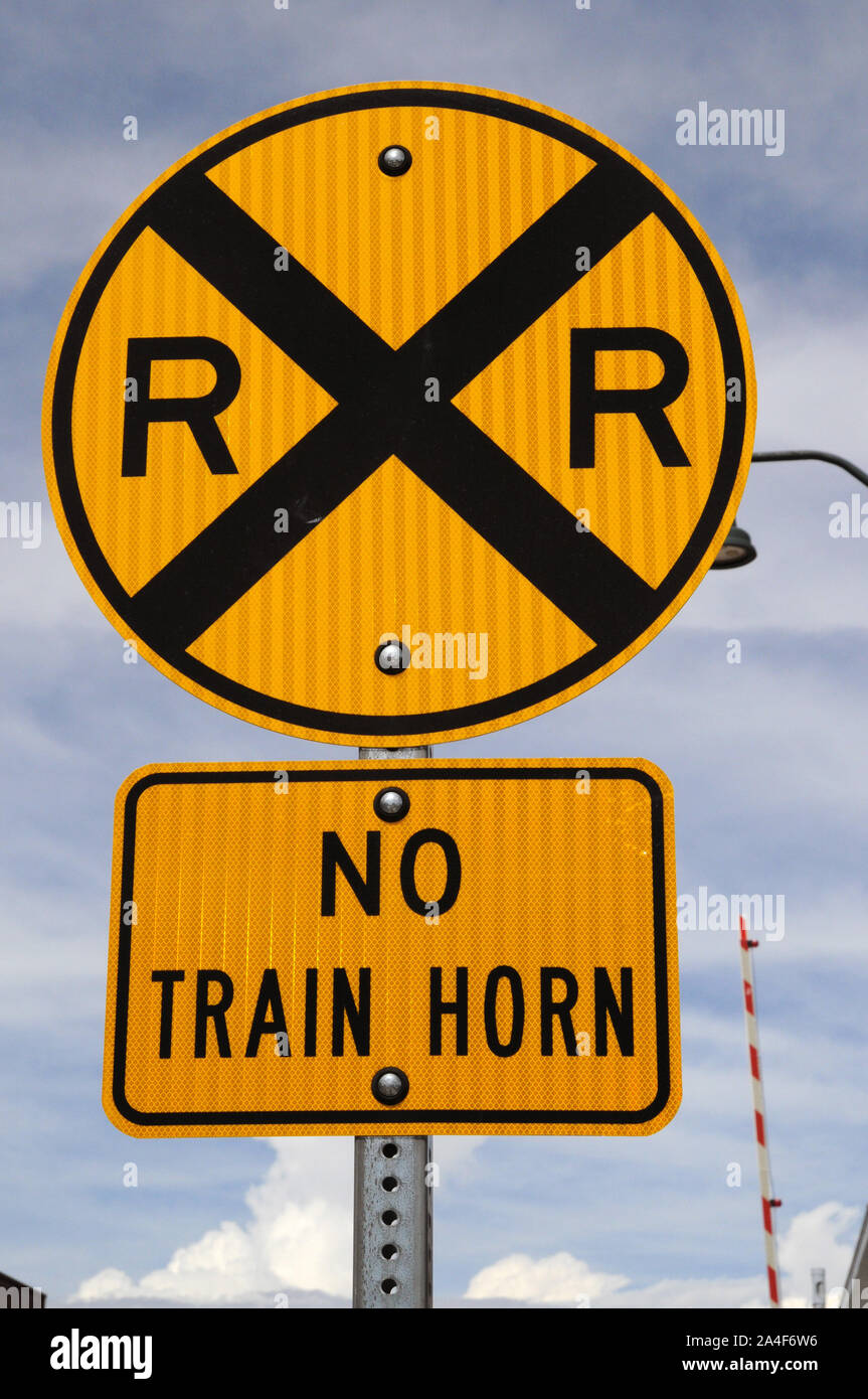 Rail Warnzeichen am Straßenrand in Santa Fe New Mexico USA Stockfoto