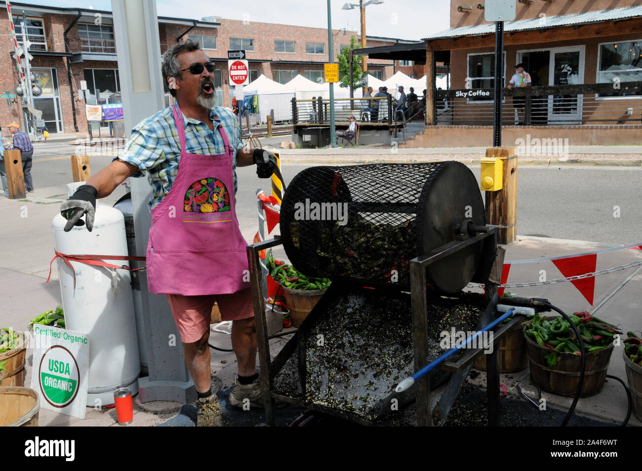 Chilis verkauft und gerösteten in Santa Fe's Sonntag Bauernmarkt. Stockfoto