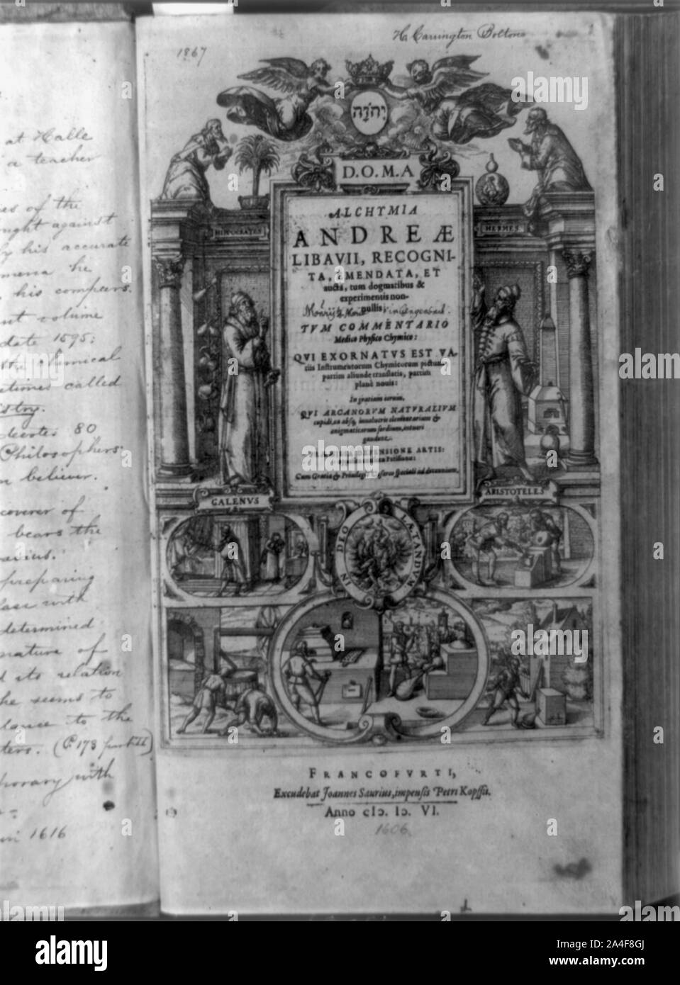 Titelblatt von Alchymia, mit Figuren von Galen und Aristoteles, und Szenen aus der Alchemie Stockfoto